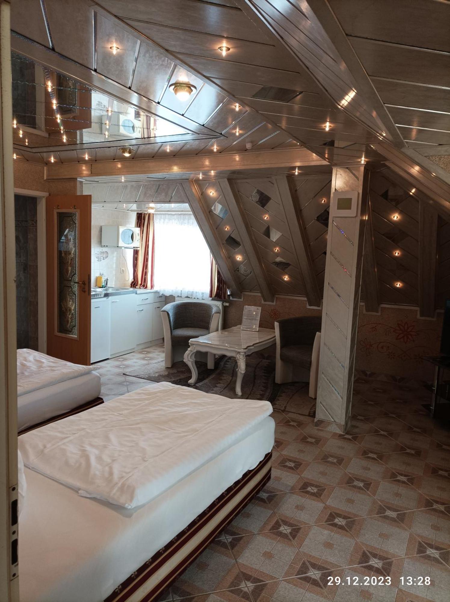 Central Hotel Шветцинген Екстер'єр фото