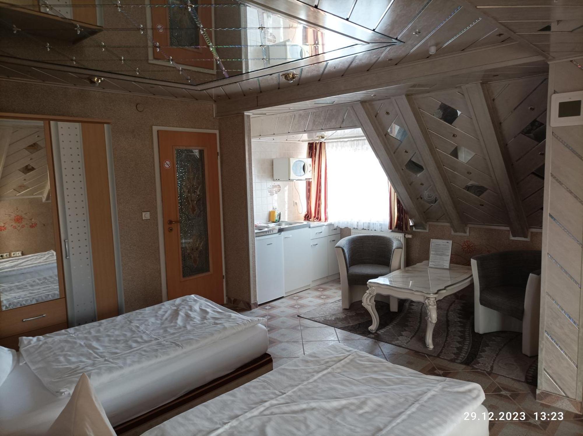 Central Hotel Шветцинген Екстер'єр фото