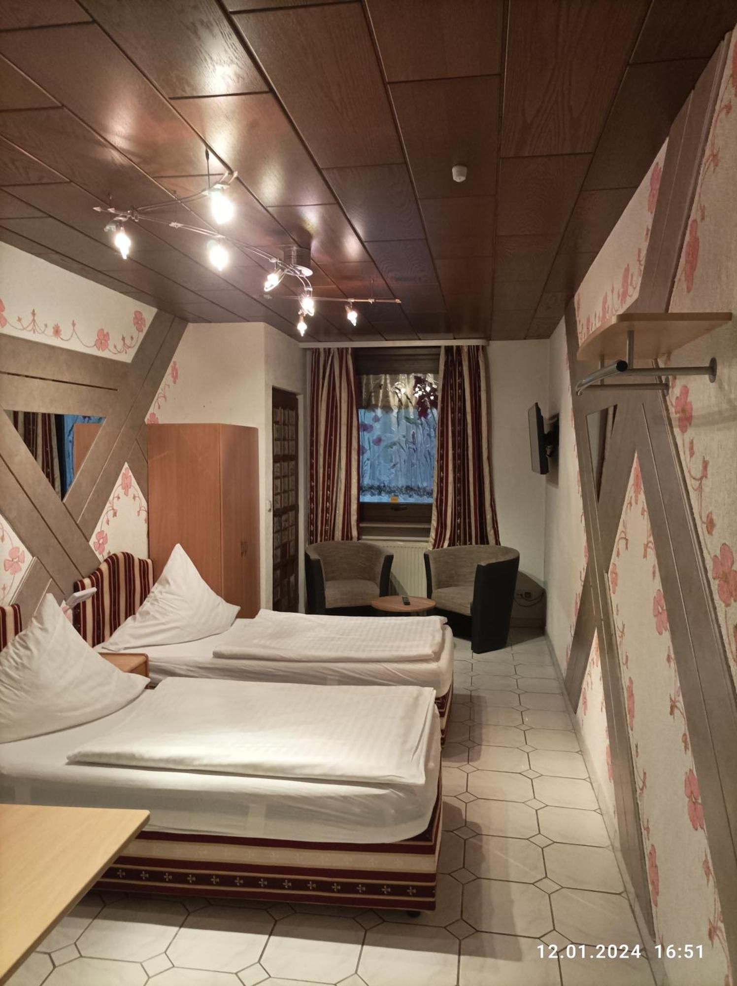 Central Hotel Шветцинген Екстер'єр фото