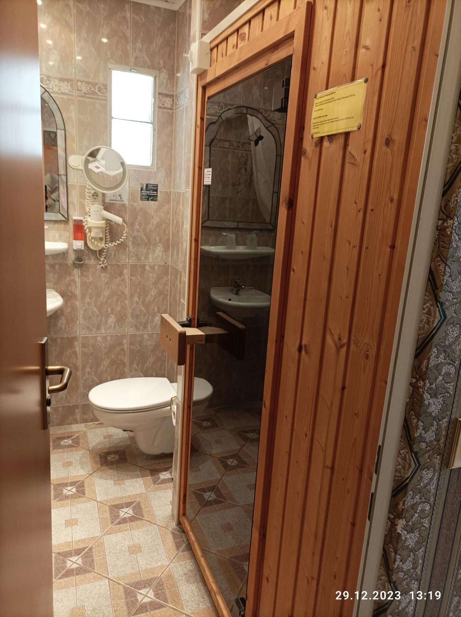 Central Hotel Шветцинген Екстер'єр фото