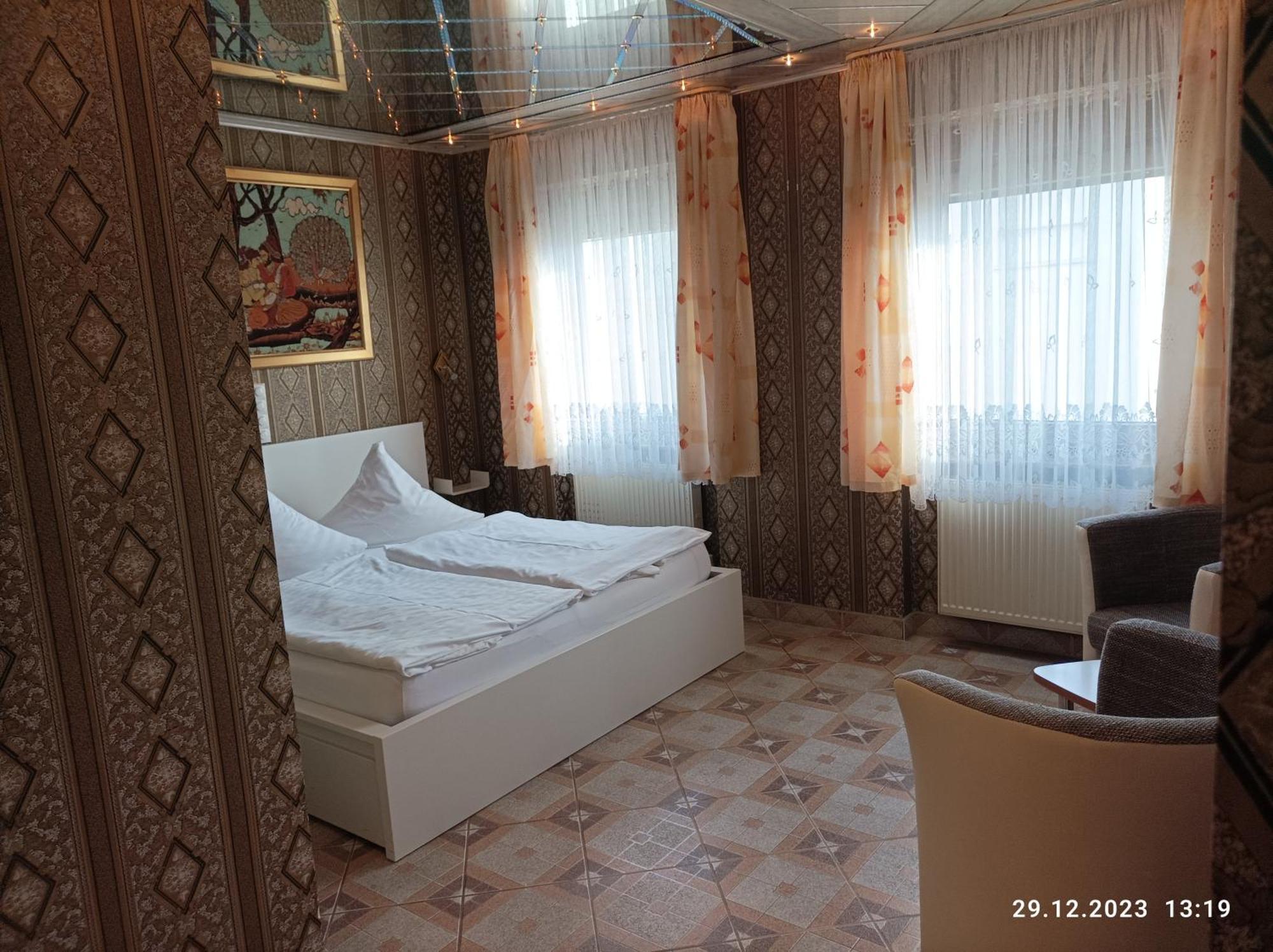 Central Hotel Шветцинген Екстер'єр фото